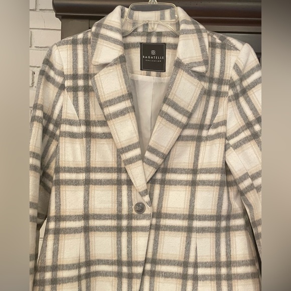 bagatelle Jackets & Blazers - Bagatelle Collection soft plaid jacket size medium